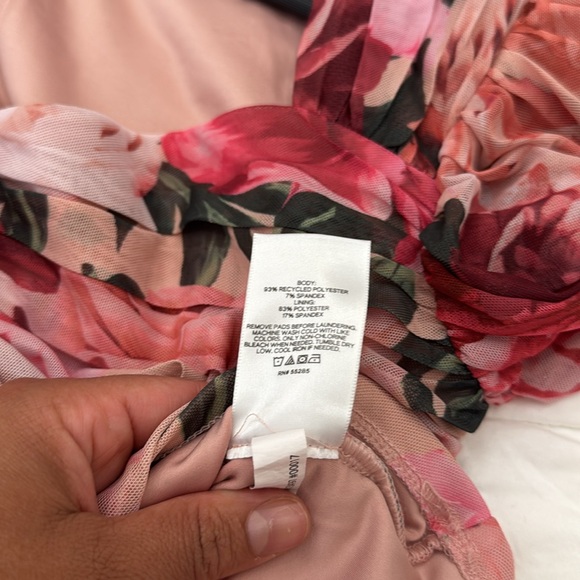 Express Floral Blouse in Pink and Red Sz M - Picture 7 of 9